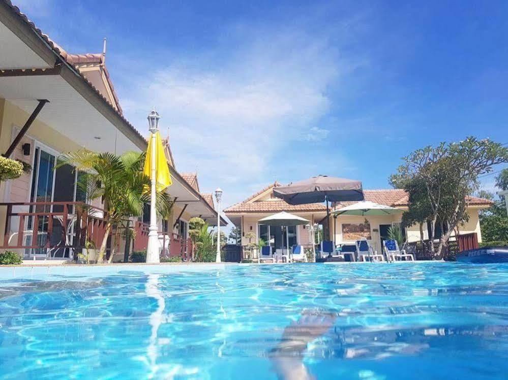Charm Resort Cha-Am Buitenkant foto